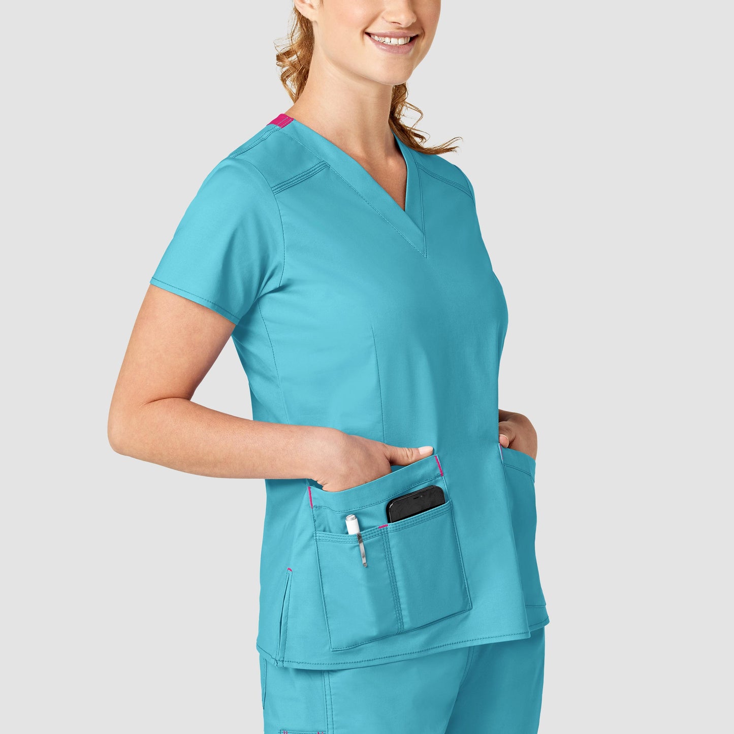 Blusa médica con cuello en V Verity para mujer