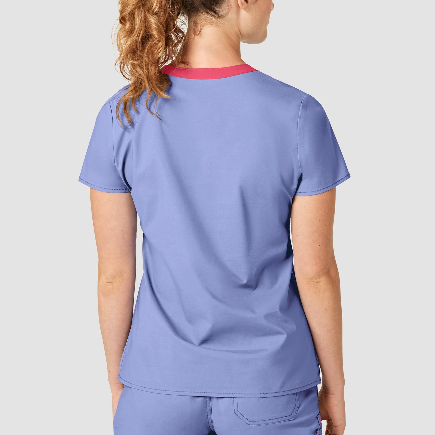 Blusa médica con cuello en V Verity para mujer