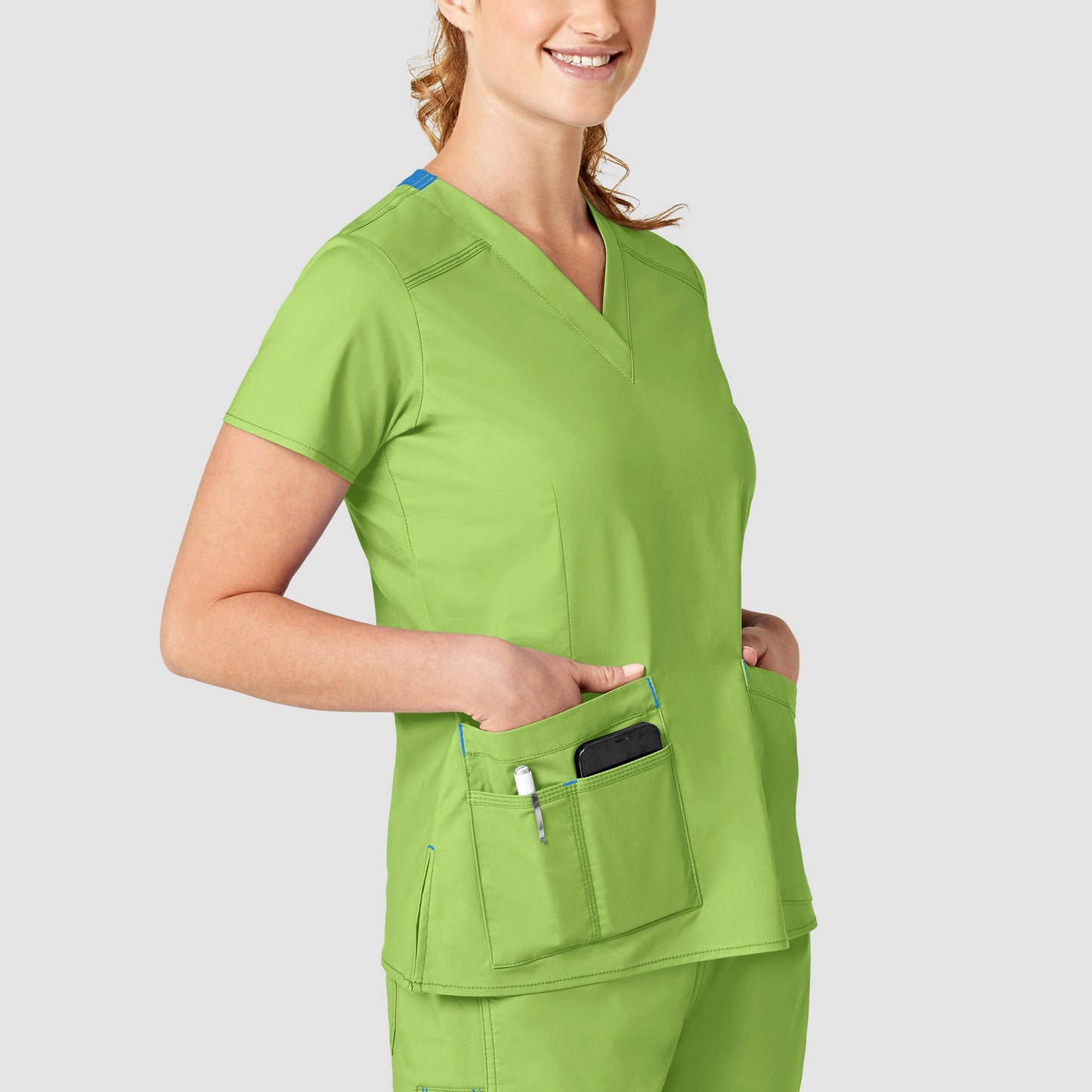 Blusa médica con cuello en V Verity para mujer