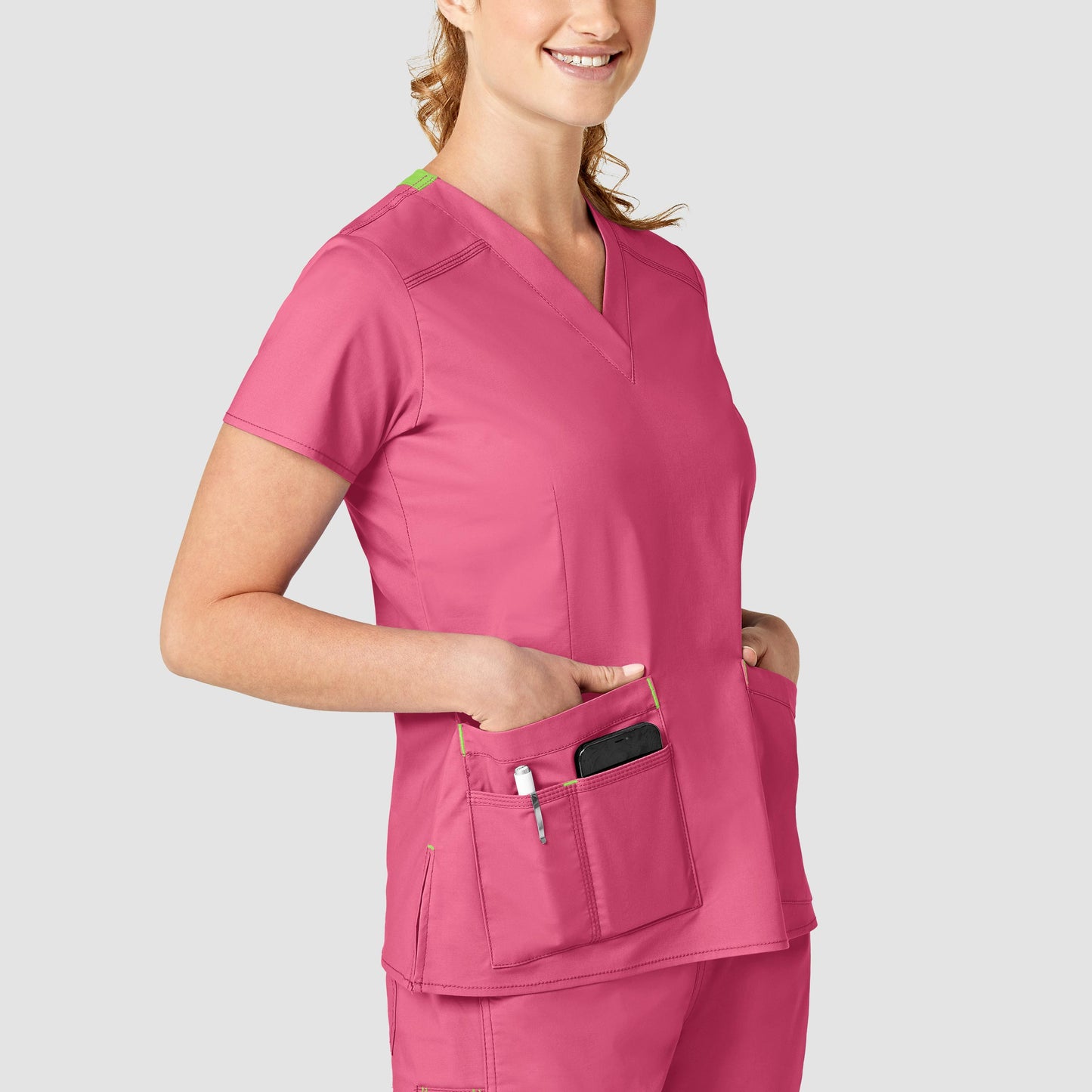 Blusa médica con cuello en V Verity para mujer
